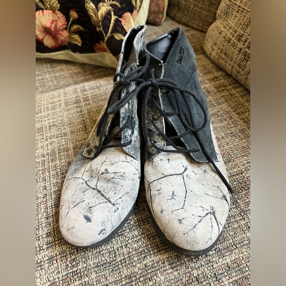 Volcom Ankle Boots - Picture 1 of 6